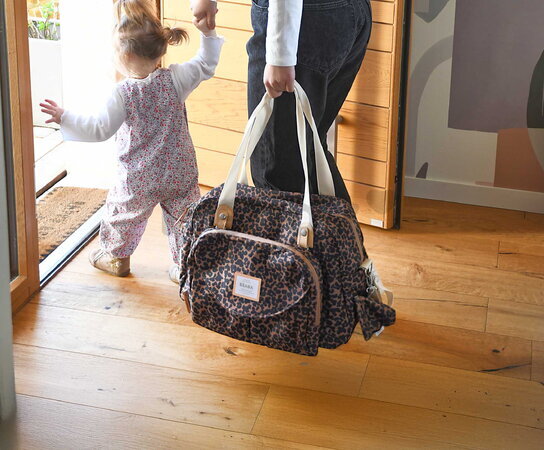 Prebaľovacia taška ku kočíku Geneva II Changing Bag Leopard Beaba s prebaľovacou podložkou vzorovaná  BE940343