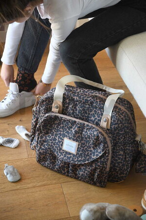 Prebaľovacia taška ku kočíku Geneva II Changing Bag Leopard Beaba s prebaľovacou podložkou vzorovaná  BE940343