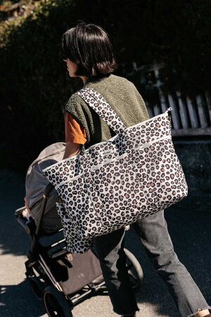 Prebaľovacia taška ku kočíku Madrid Bag XXL Leopard Clay Beaba s prebaľovacou podložkou a popruhmi ku kočíku extra veľká leopardí vzor