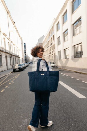 Prebaľovacia taška ku kočíku Madrid Bag XXl Denim Beaba s prebaľovacou podložkou a popruhmi ku kočíku extra veľká modrá