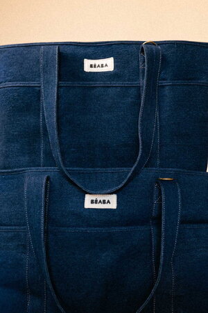 Prebaľovacia taška ku kočíku Madrid Bag XXl Denim Beaba s prebaľovacou podložkou a popruhmi ku kočíku extra veľká modrá