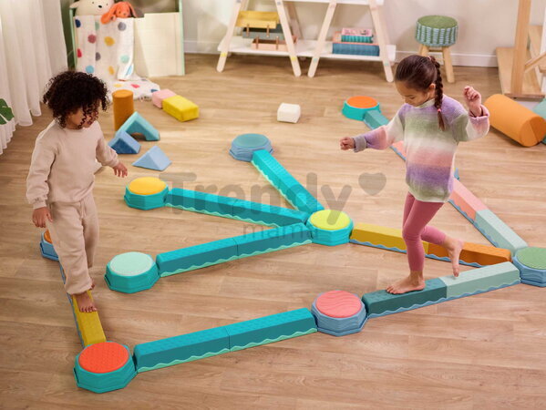 Prekážková dráha Balance & Hop B-Toys na rozvoj rovnováhy, koordinácie a motoriky 10 prekážok BTBX2533Z