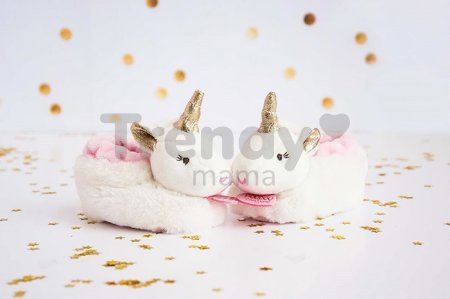 Papučky pre bábätko s hrkálkou Unicorn Lucie la Licorne Doudou et Compagnie biele v darčekovom balení od 0-6 mes