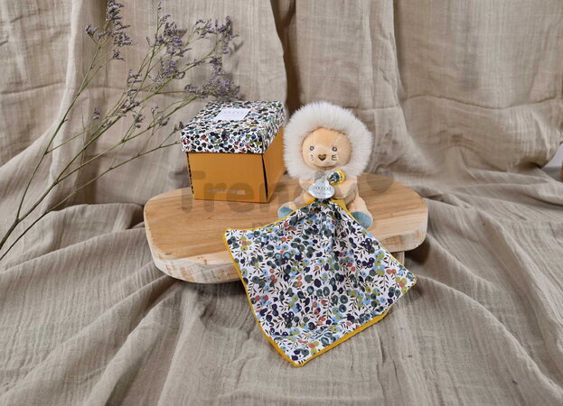 Plüss oroszlán kendővel dédelgetéshez Lion Plush with Comforter Boh'aime Doudou et Compagnie ajándékcsomagolásban sárga 12 cm 0 hó-tól