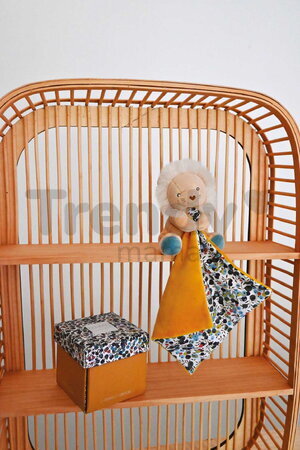 Plüss oroszlán kendővel dédelgetéshez Lion Plush with Comforter Boh'aime Doudou et Compagnie ajándékcsomagolásban sárga 12 cm 0 hó-tól