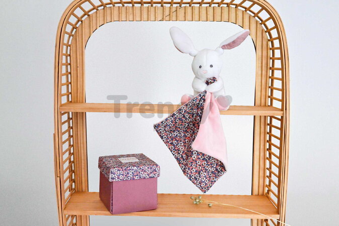 Plüss nyuszi kendővel dédelgetéshez Bunny Plush with Comforter Boh'aime Doudou et Compagnie ajándékcsomagolásban rózsaszín 12 cm 0 hó-tól