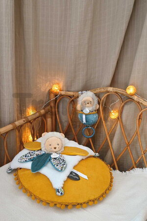 Plüss oroszlán dédelgetéshez Lion Doudou Petal Boh'aime Doudou et Compagnie sárga 27 cm ajándékcsomagolásban 0 hó-tól
