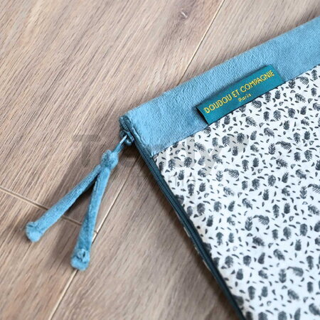 Plyšový obal na zdravotnú dokumentáciu dieťaťa Yoca le Koala Protection of Health Book Doudou et Compagnie modrý 22 cm od 0 mes DC4040