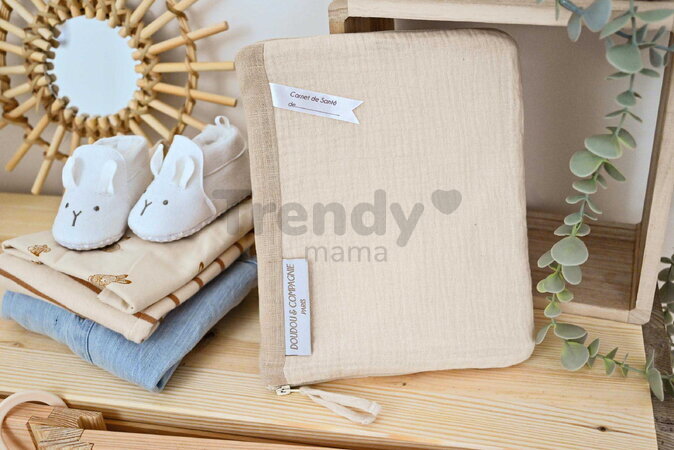 Plyšový obal na zdravotnú dokumentáciu dieťaťa Happy Wild Protection of Health Book Doudou et Compagnie béžový 22 cm od 0 mes DC4122