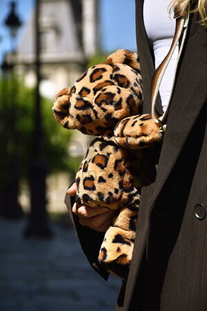 Plyšový crossbody vak leopard Bag Leopard Doudou et Compagnie s popruhom hnedý 30 cm DC4566