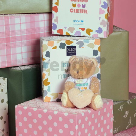 Plyšový medvedík so srdiečkom Heart Bear Unicef Doudou et Compagnie v darčekovom balení hnedý 24 cm od 0 mes DC4681