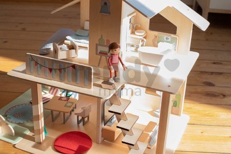 Drevený domček pre bábiky Doll´s House with Furnitures Eichhorn poschodový so 4 izbami 3 figúrkami a nábytkom výška 44 cm