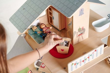 Drevený domček pre bábiky Doll´s House with Furnitures Eichhorn poschodový so 4 izbami 3 figúrkami a nábytkom výška 44 cm