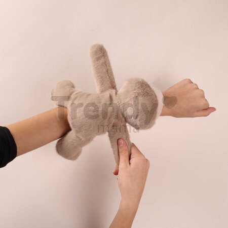Plyšový leňochod na zápästie Sloth Bracelet Slap The Glue Pots Histoire d’ Ours hnedý 25 cm od 24 mes HO3414