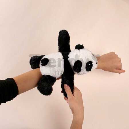 Plyšová panda na zápästie Panda Bracelet Slap The Glue Pots Histoire d’ Ours čierno-biela 25 cm od 24 mes HO3422