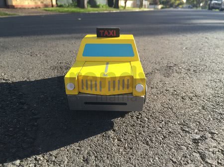 Drevená magnetická skladačka auto taxi Kit Magnet Janod 9 dielov od 24 mes