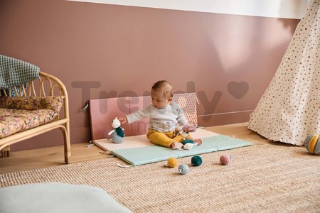 Hracia podložka pre rozvoj zmyslov bábätka Stimuli Kaloo nastaviteľná prenosná s oblúkmi pre zavesenie hračiek od 0 mes