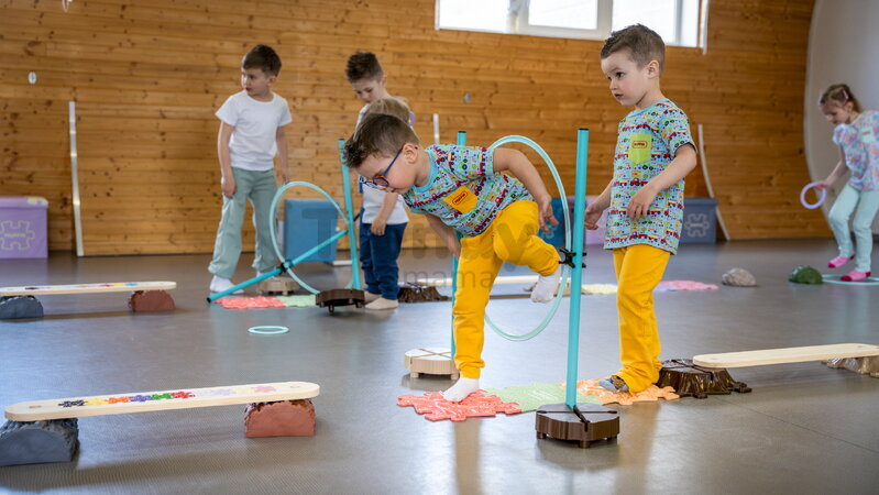 Cerc activ pentru antrenament de coordonare și flexibilitate MUFFIK diametru 33 cm, lila