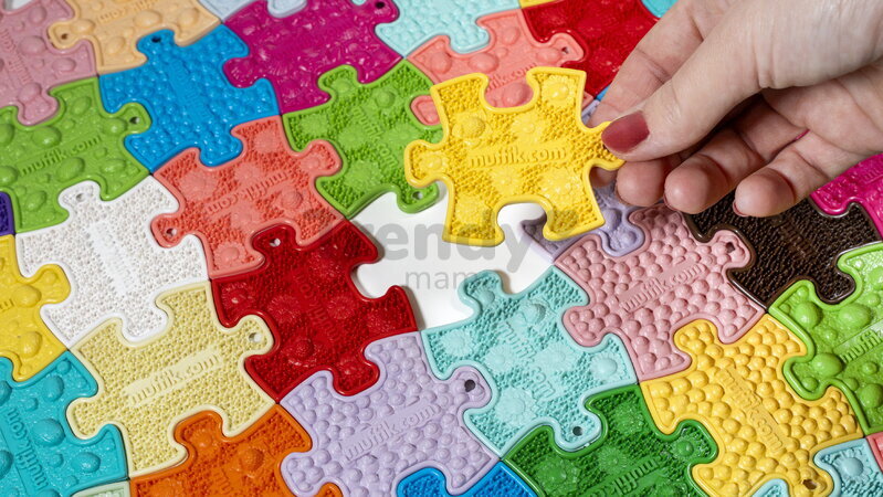 Covoraș ortopedic Nano puzzle în puzzle MUFFIK pentru o dezvoltare sănătoasă a picioarelor, bej