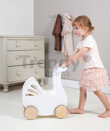 Drevený kočík labuť Sweet Swan Pram Tender Leaf Toys s textilným vankúšom a perinkou pre 36 cm bábiku od 18 mes