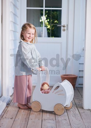 Drevený kočík labuť Sweet Swan Pram Tender Leaf Toys s textilným vankúšom a perinkou pre 36 cm bábiku od 18 mes