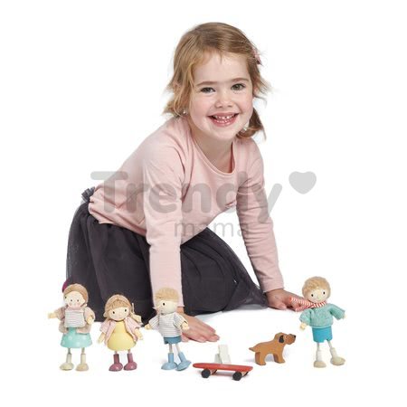 Drevená postavička dievčatko so zajačikom Amy And Her Rabbit Tender Leaf Toys v pletenom svetríku