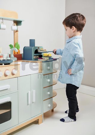 Drevená kuchynka s pecou na pizzu La Fiamma Grand Kitchen Tender Leaf Toys s bohatou výbavou a rozšíreným pultom 101 cm výška