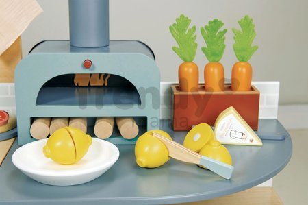 Drevená kuchynka s pecou na pizzu La Fiamma Grand Kitchen Tender Leaf Toys s bohatou výbavou a rozšíreným pultom 101 cm výška