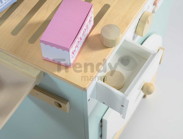 Drevená práčovňa s práčkou s predným plnením Laundrette Tender Leaf Toys s drezom žehličkou a kôš na bielizeň výška 92 cm