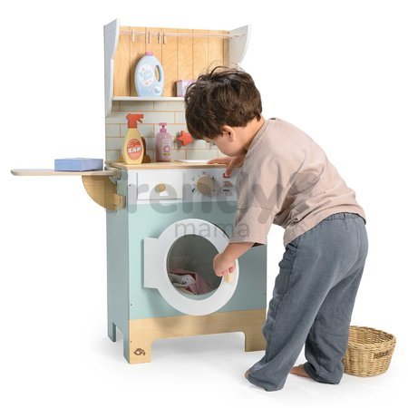 Drevená práčovňa s práčkou s predným plnením Laundrette Tender Leaf Toys s drezom žehličkou a kôš na bielizeň výška 92 cm