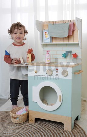 Drevená práčovňa s práčkou s predným plnením Laundrette Tender Leaf Toys s drezom žehličkou a kôš na bielizeň výška 92 cm