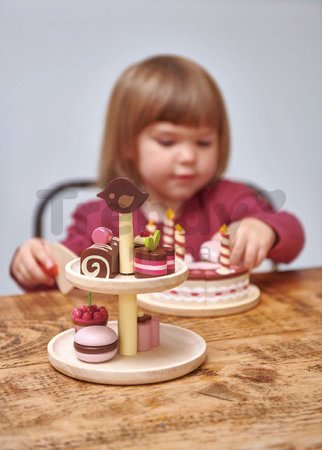 Drevené čokoládové torty Chocolate Bonbons Tender Leaf Toys so stojanom a voňavými zákuskami