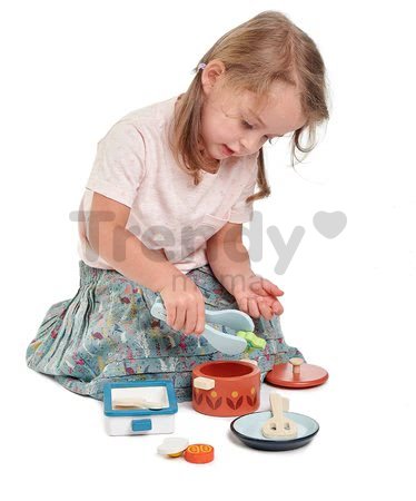 Drevený riad s panvicou Pots and Pans Tender Leaf Toys s varechou a potravinami