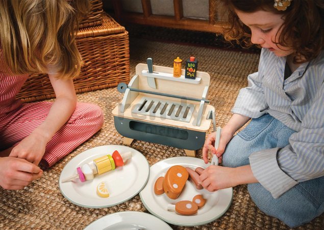 Drevený gril Barbeque Play set Tender Leaf Toys s kuriatkom na grilovanie a zeleninou