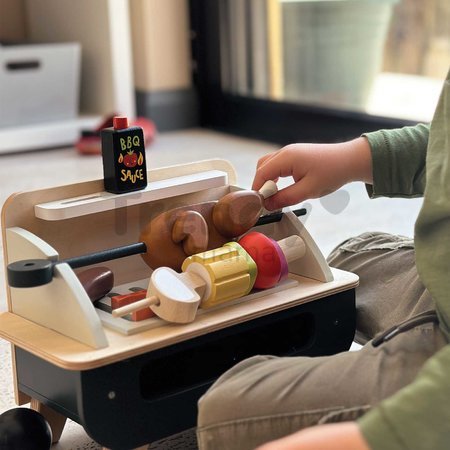 Drevený gril Barbeque Play set Tender Leaf Toys s kuriatkom na grilovanie a zeleninou