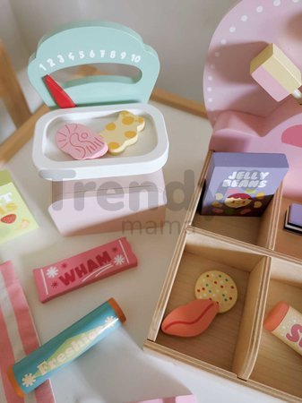 Drevený obchod so sladkosťami Sweetie Pic'N'Mix Shop Tender Leaf Toys s váhou cukríkmi a lízatkami