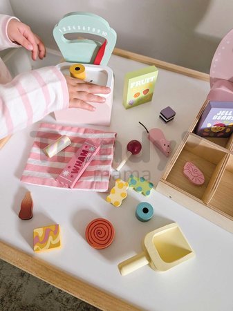 Drevený obchod so sladkosťami Sweetie Pic'N'Mix Shop Tender Leaf Toys s váhou cukríkmi a lízatkami