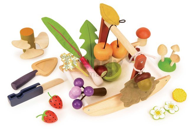 Drevený košík na zbieranie lesných plodov Wild Wood Forgaing Trug Tender Leaf Toys s hríbikmi jabĺčkami jahodami