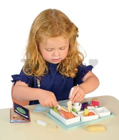 Drevený podnos s občerstvením do lietadla Airline Meal Tray Tender Leaf Toys 3 druhy jedál s príborom a cestovný pas