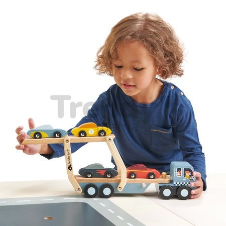 Drevený kamión Car Transporter Tender Leaf Toys s pohyblivou plošinou a 4 autíčkami