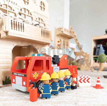 Drevené hasičské auto Fire Engine Tender Leaf Toys s funkčnou plošinou a 4 hasiči s doplnkami