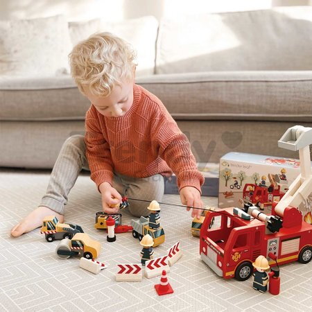 Drevené hasičské auto Fire Engine Tender Leaf Toys s funkčnou plošinou a 4 hasiči s doplnkami