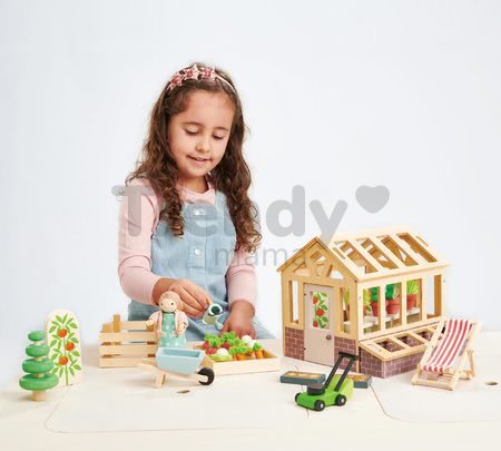 Drevený skleník Greenhouse and Garden Set Tender Leaf Toys s otváracou strechou a 9 druhov zeleniny pre bábiku
