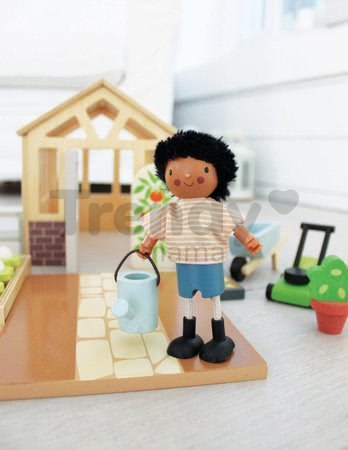 Drevený skleník Greenhouse and Garden Set Tender Leaf Toys s otváracou strechou a 9 druhov zeleniny pre bábiku