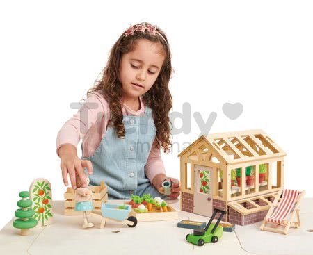 Drevený skleník Greenhouse and Garden Set Tender Leaf Toys s otváracou strechou a 9 druhov zeleniny pre bábiku