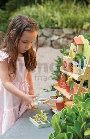 Drevené záhradkárstvo Garden Centre Tender Leaf Toys s vtáčou búdkou náradím a kvetináčmi