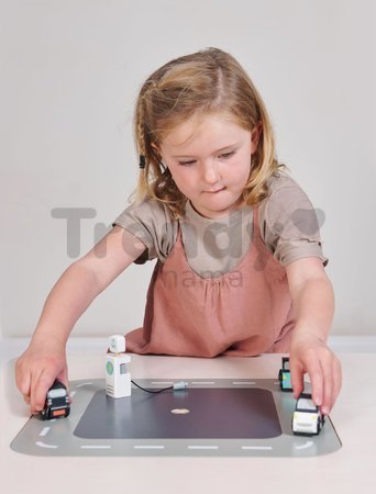 Drevené elektromobily Smart Car Set Tender Leaf Toys s nabíjacou stanicou a 3 autíčkami od 18 mes