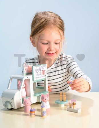 Drevené autíčko s mliečnym barom Kitty´s Milkshake Van Tender Leaf Toys s 3 figúrkami mačičiek