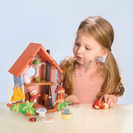 Drevené hniezdo Robin’s Nest Box Tender Leaf Toys s figúrkami vtáčikov a vajíčkom