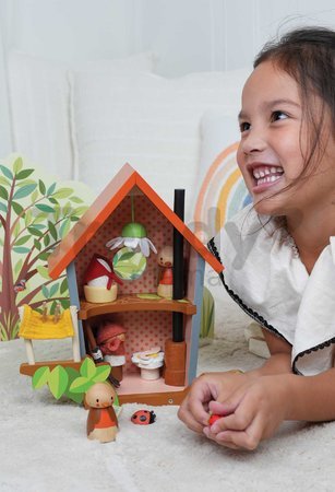 Drevené hniezdo Robin’s Nest Box Tender Leaf Toys s figúrkami vtáčikov a vajíčkom